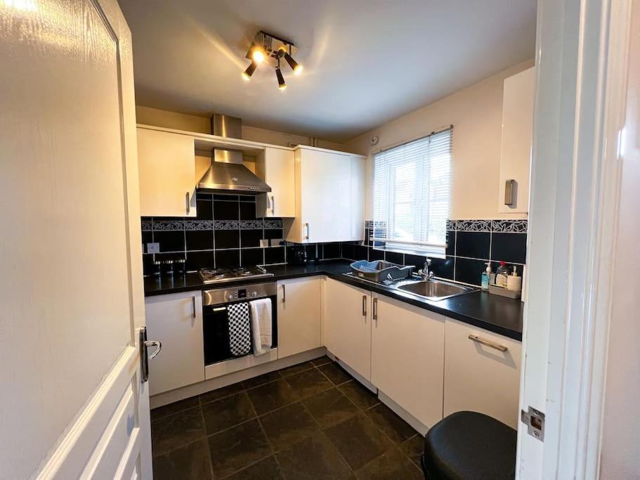 4 Bedroom House For Contractors,Family,Free Parking,Study,Internet In Ipswich Exterior photo