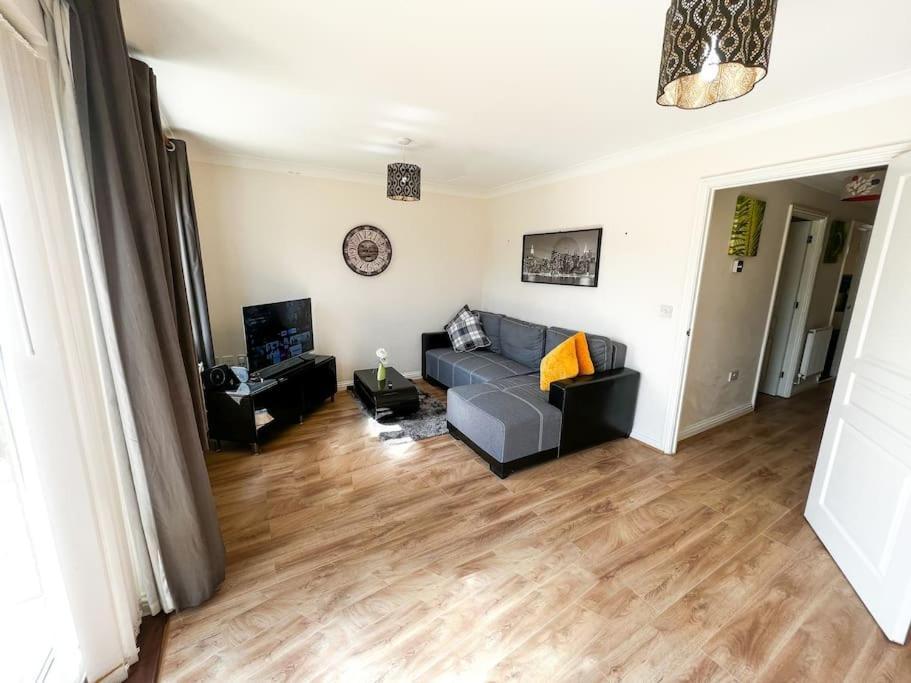 4 Bedroom House For Contractors,Family,Free Parking,Study,Internet In Ipswich Exterior photo
